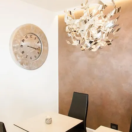 All'orologio קאורלה